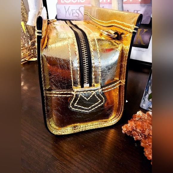 Marc Jacobs Crinkle Cruiser Gold  Metallic Satchel . - Picture 4 of 10